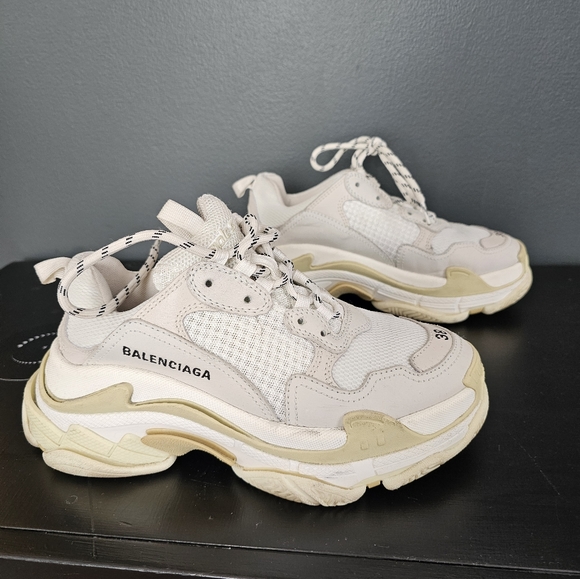Balenciaga Shoes - Balenciaga shoes - WOMEN’S TRIPLE S 38 SNEAKER